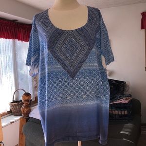 Lightweight sequined pullover